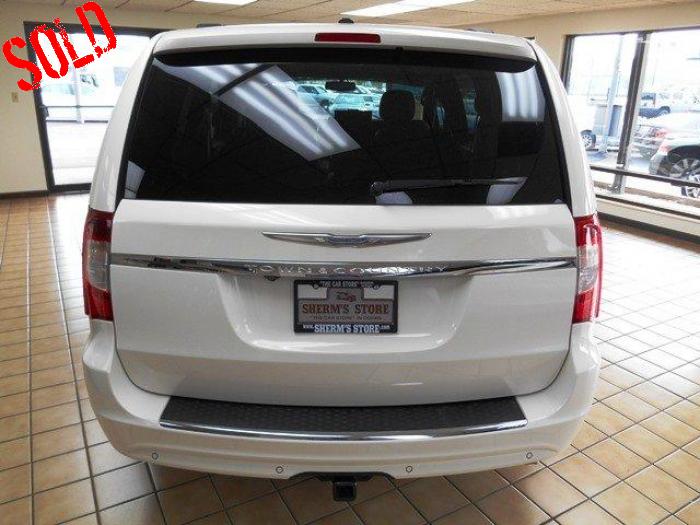 2015 chrysler town and country damaged key message