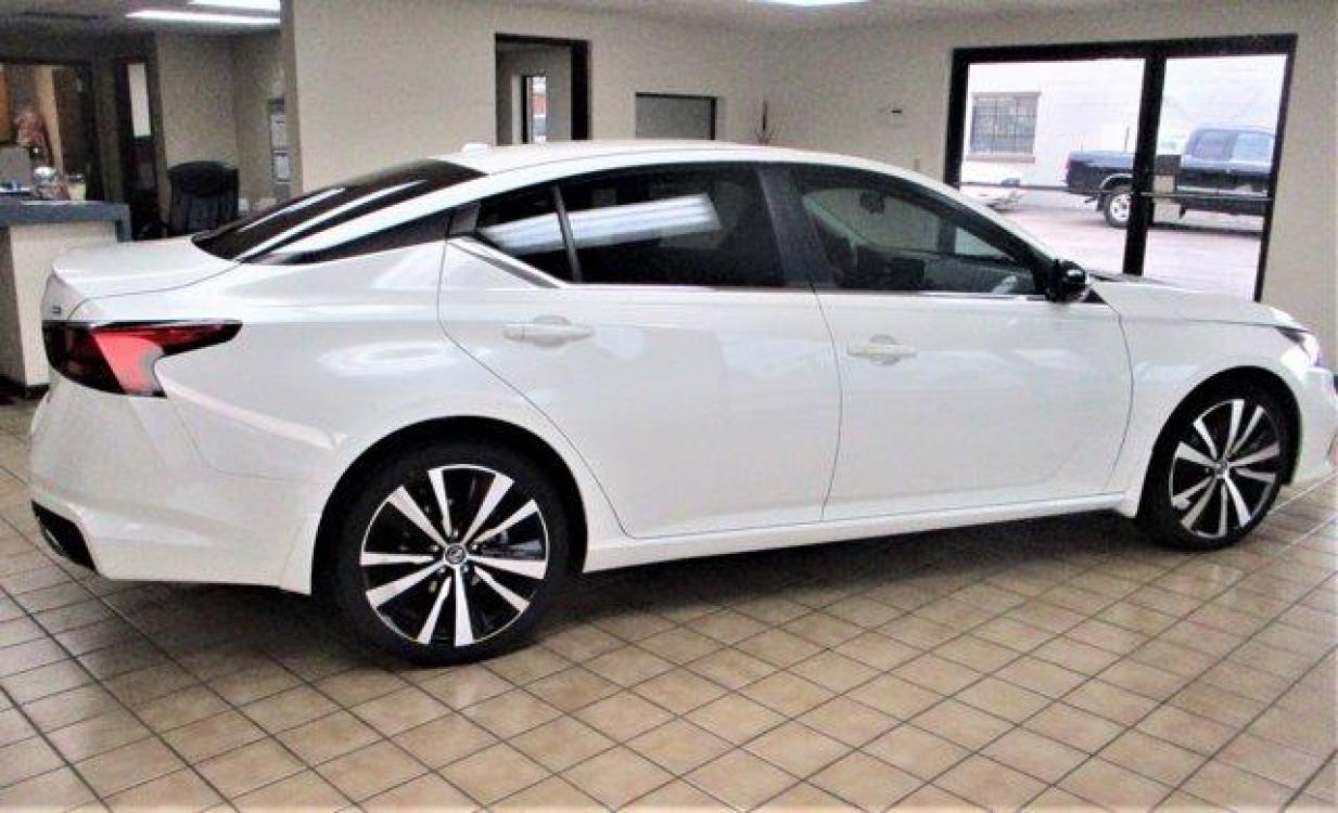 2019 Pearl White Tricoat /Sport Nissan Altima (1N4BL4CW3KN) with an 4 2.5 L engine, Variable transmission, located at 3240 Washington Blvd., Ogden, 84401, (801) 621-7177, 41.204967, -111.969994 - 2019 Nissan Altima 2.5 SR*Sherm's Store Crew is Excited about This One!**This is a Sensational Car with Polished Body Lines, and Astonishing Performance, at a Truly Agreeable Price Range.**One Owner, Clean Title, with No Accident History.**Come in and Claim this Like New Nissan Altima for Your Own T - Photo #4